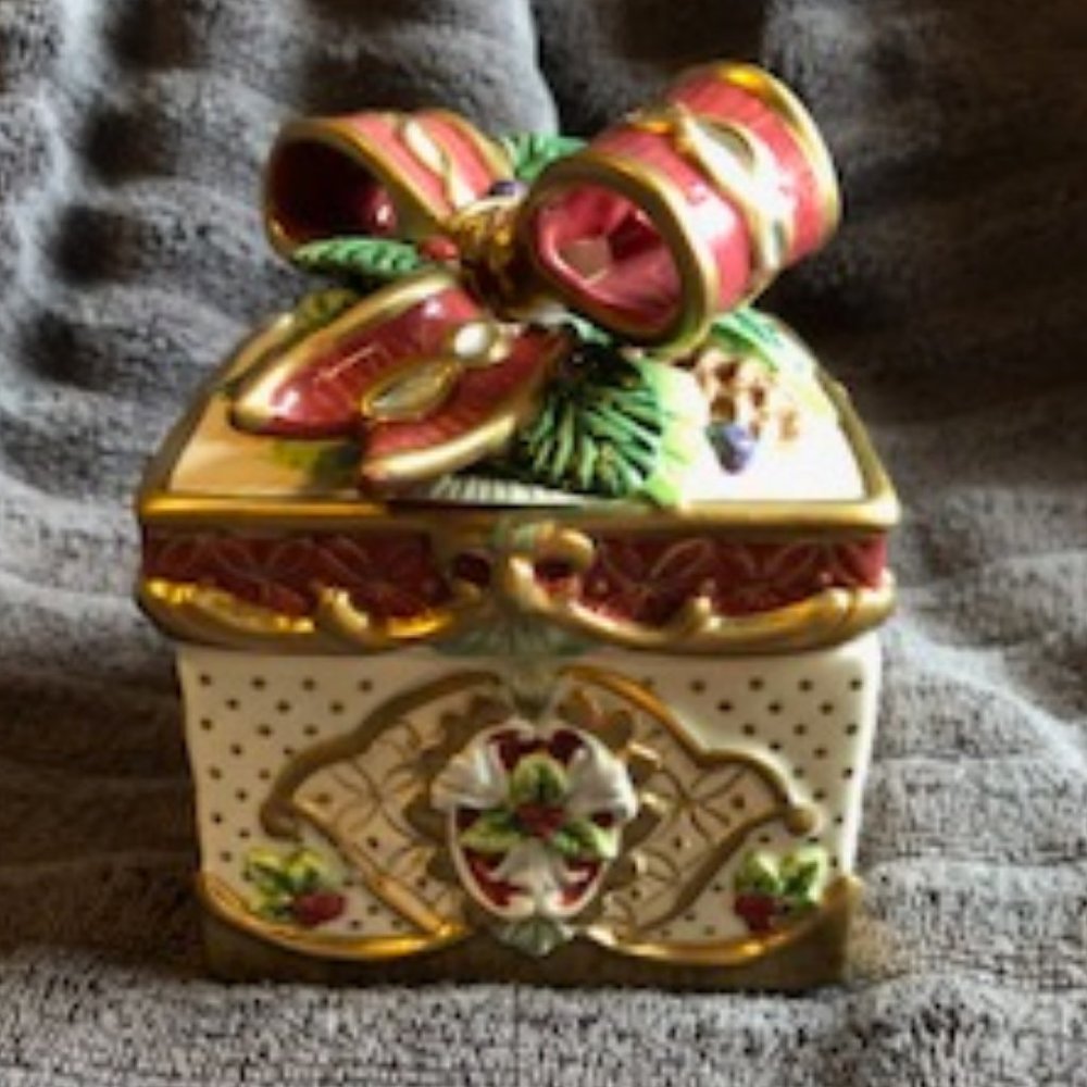 Vintage Fitz and Floyd Florentine Ceramic Christmas Lidded Box